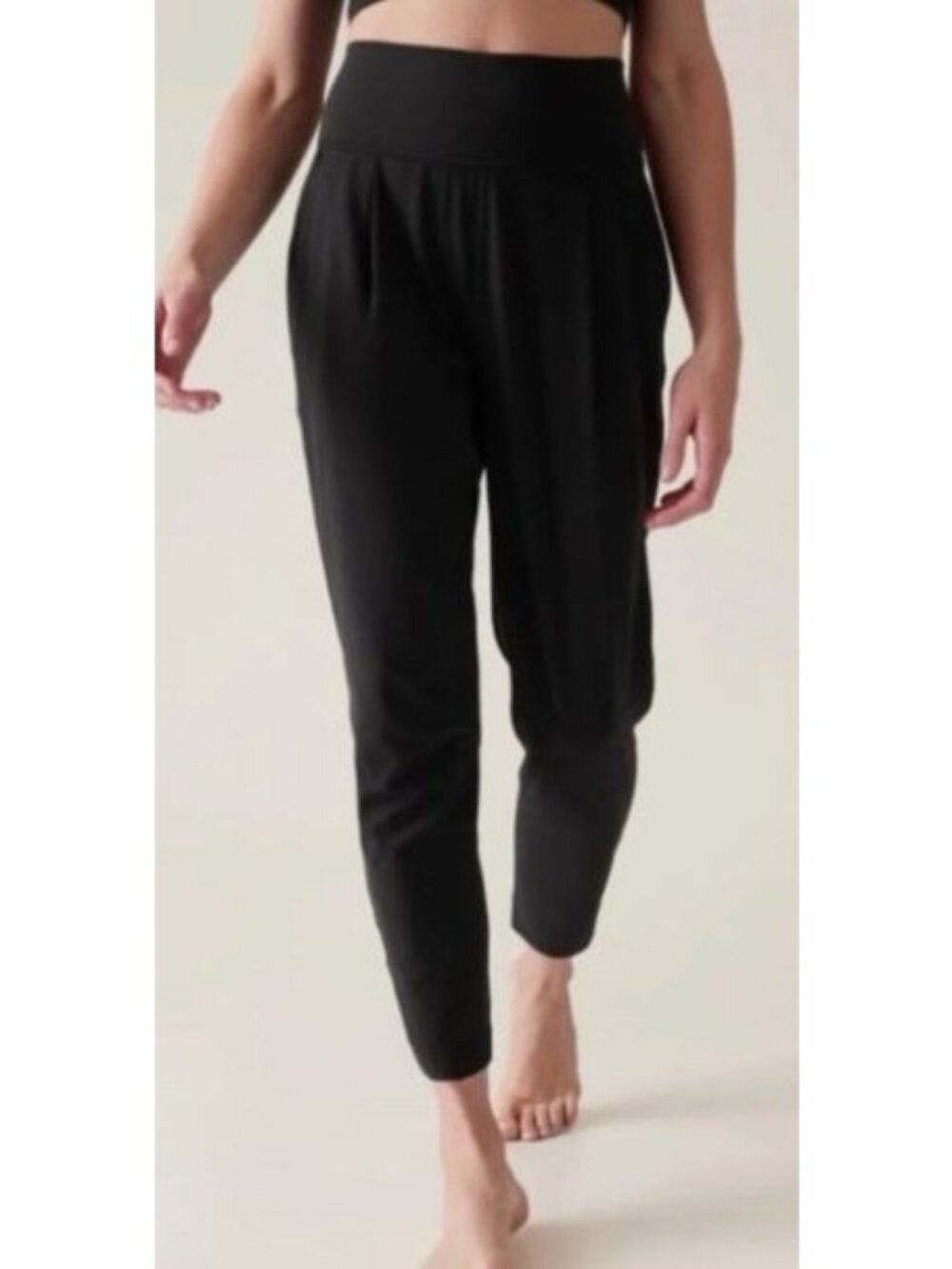 Athleta Elation Pant Size Medium Pleated Pockets Black Pull On EUC High Waist Cr